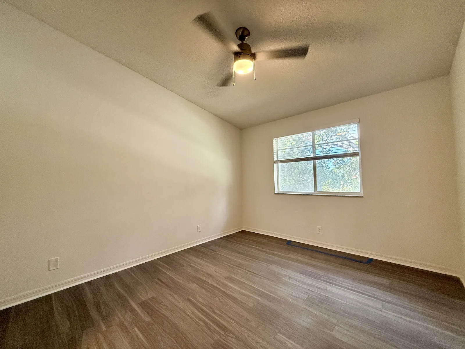 Freshly painted bedroom walls and ceiling in Miami